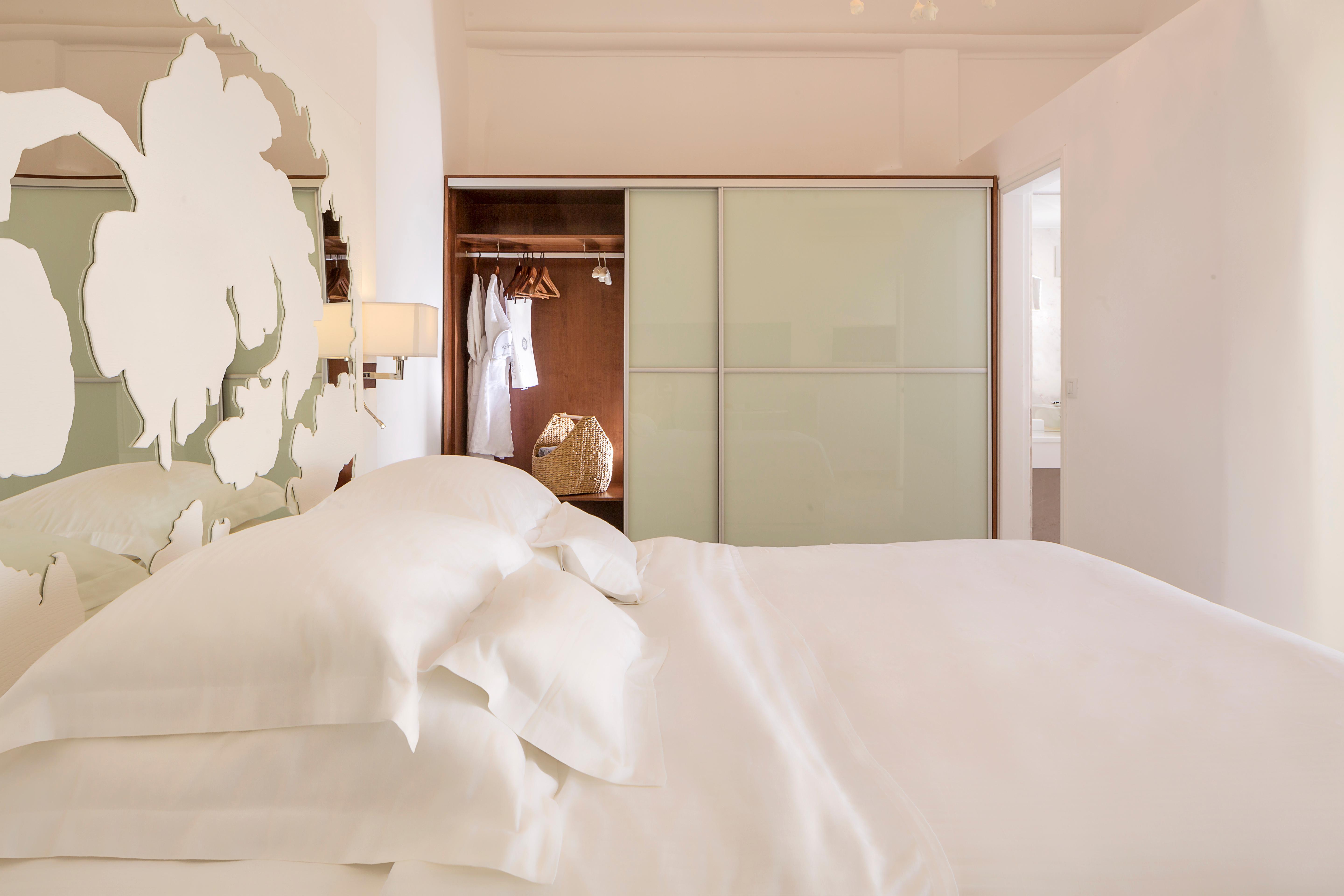 Canaves - Small Luxury Of The World אויה