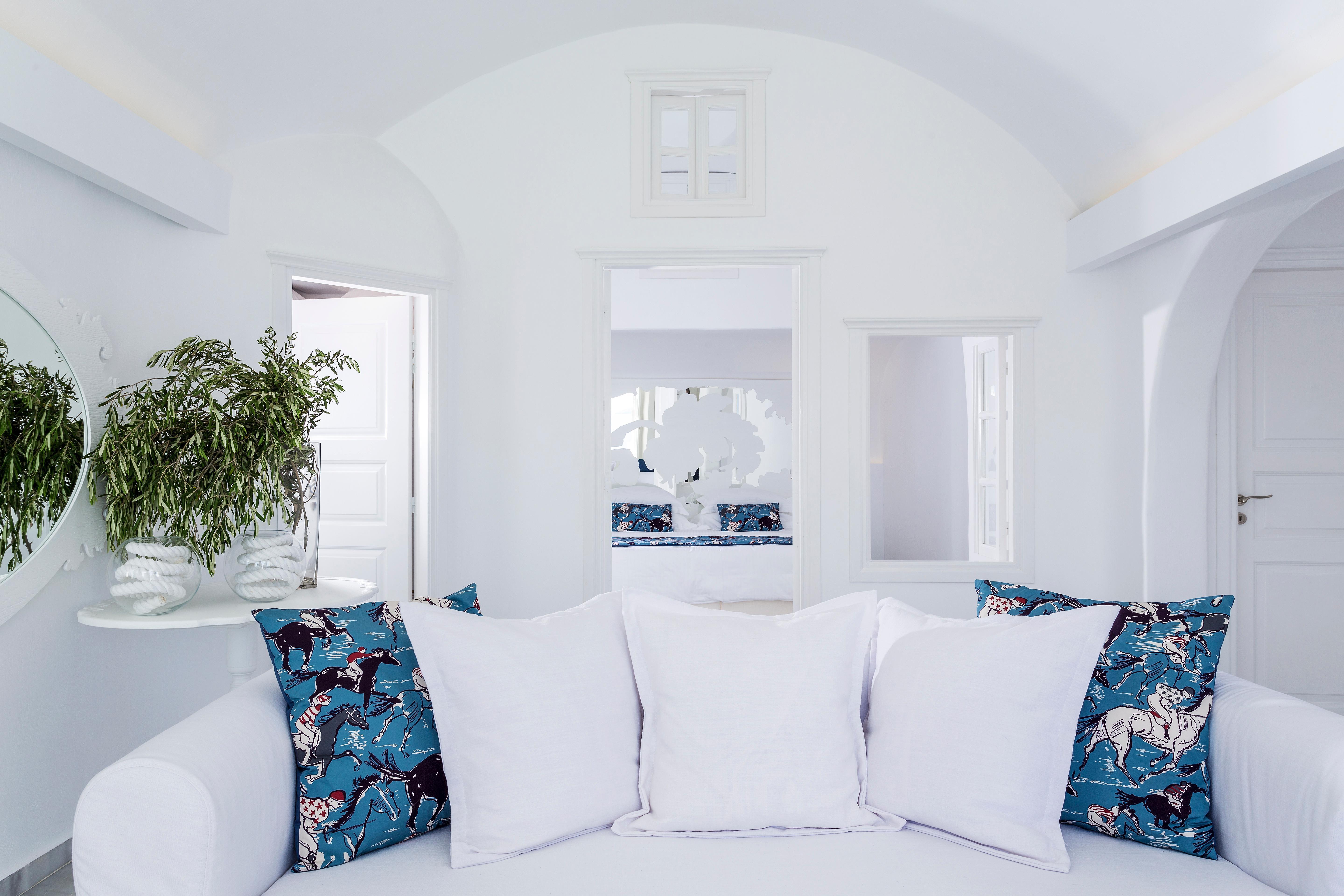 Canaves - Small Luxury Of The World אויה