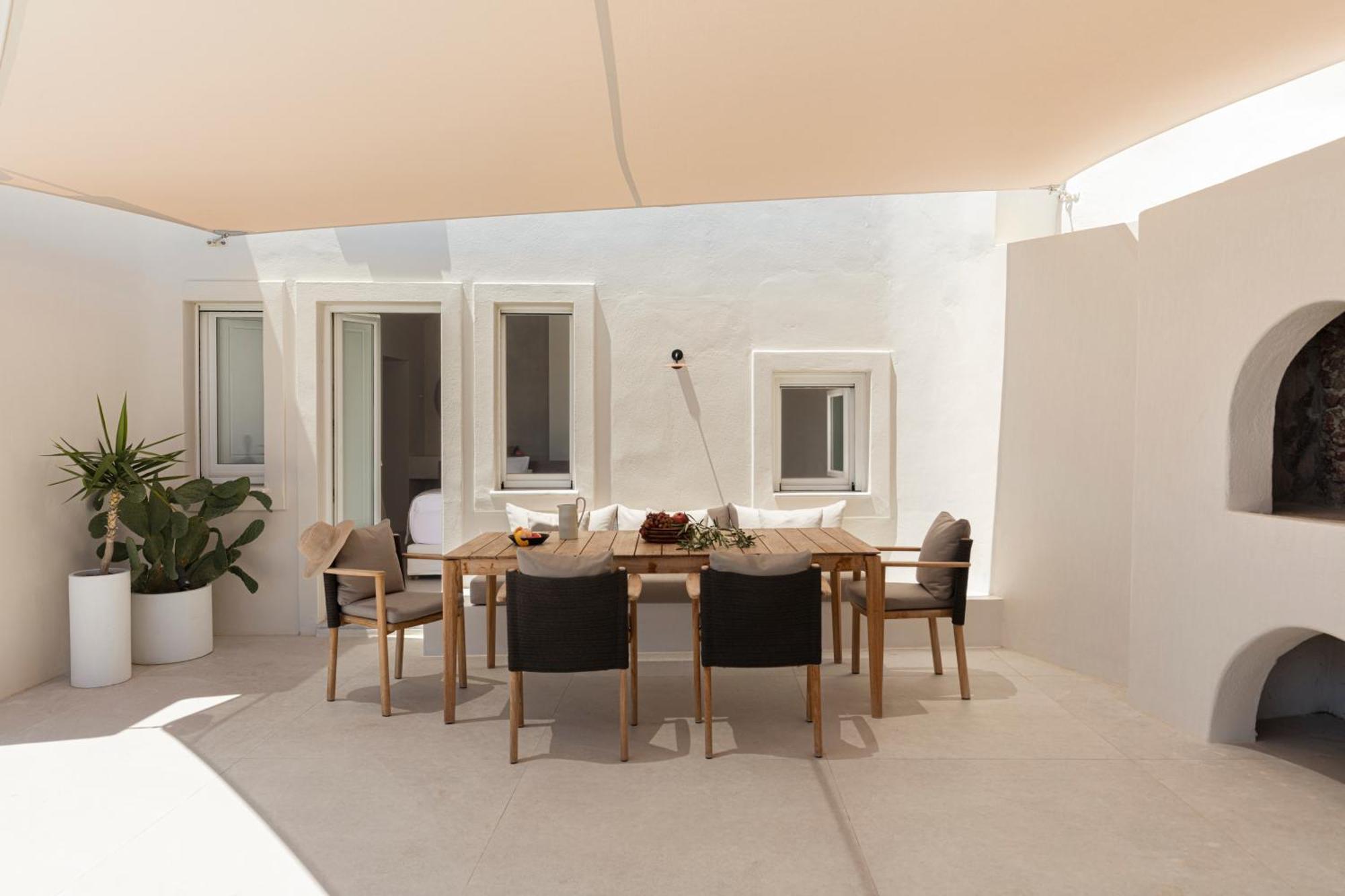 Canaves - Small Luxury Of The World אויה